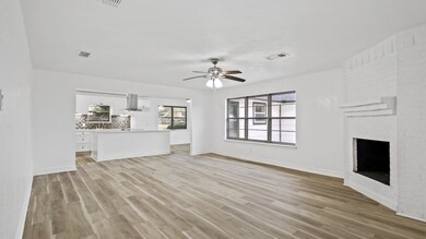 9 Robin Dr, Alvin, TX 77511 - photo 2