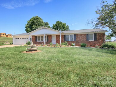 711 N Carolina Ave, Statesville, NC 28677 - photo 3