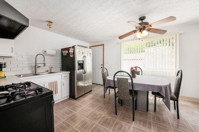 008_650_L 2197 Bayfield Dr034