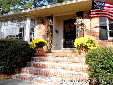 306 Dunbar Dr, Fayetteville, NC 28303 - photo 2