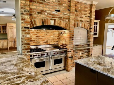 Recently updated kitchen w/ new cabinets, countert