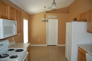 8073 Misty Meadows Ct N, Jacksonville, FL 32210 - photo 3