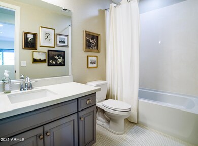 2902 E Bloomfield Prky-8394