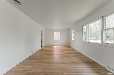 410 N Kankakee St, Lincoln, IL 62656 - photo 3