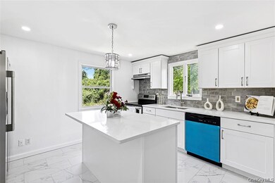 46 Saint George Dr, Shirley, NY 11967 - photo 4