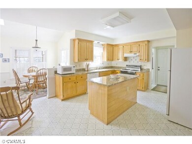 Kitchen - Open kitchen with island and granite cou