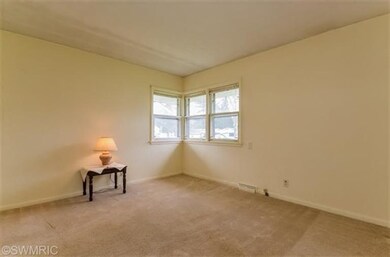 197 E Beech St, Cedar Springs, MI 49319 - photo 4