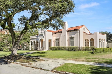 27 Audubon Place