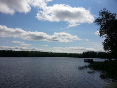 224 Fawn Lake Dr, Hawley, PA 18428 - photo 2