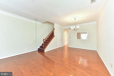 1728 Kingsgate Ct, Alexandria, VA 22302 - photo 4