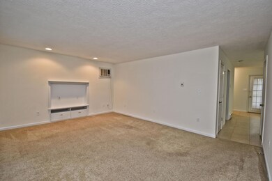 2 Living Room (3)