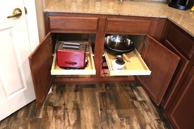 The Chef in the family will love the pull out draw