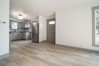 7-web-or-mls-2745-tennyson-dr-sw