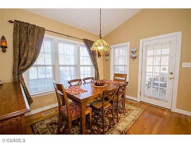 Breakfast Nook - Vaulted ceiling, lots of light an