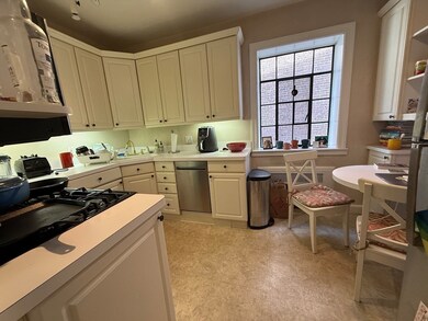 116 Sewall Ave unit 2, Brookline, MA 02446 - photo 4