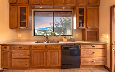 KITCHEN-SINK-VIEW_5643