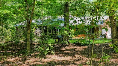 Check out the privacy!  And it's still only minutes to town.