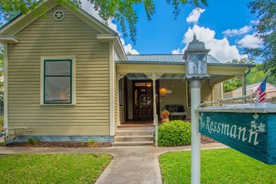 104 E Schubert St, Fredericksburg, TX 78624 - photo 2