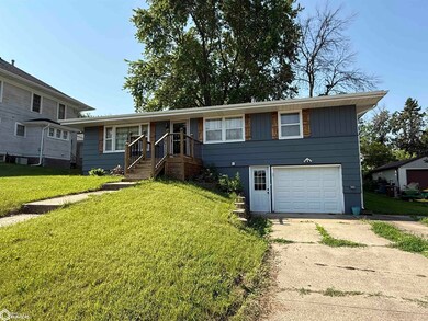 911 Broadway St, Audubon, IA 50025 - photo 4