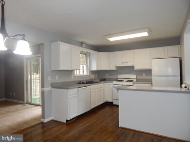 301 Sutton Ct, Winchester, VA 22601 - photo 6