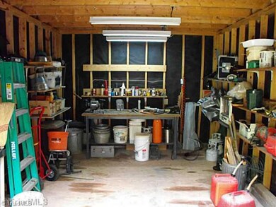 5511 Fallingbrooks Dr, Greensboro, NC 27407 - photo 4