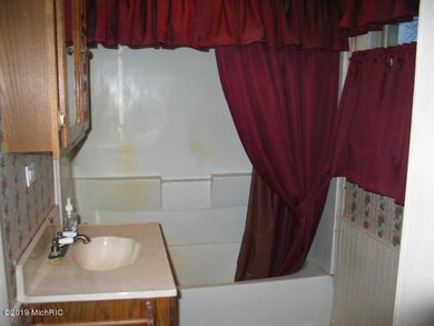 17628 Junction Rd, Addison, MI 49220 - photo 5