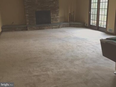 8403 Woodford Ct, Vienna, VA 22182 - photo 6