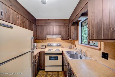 269 Aspen Rd, Pocono Pines, PA 18350 - photo 6