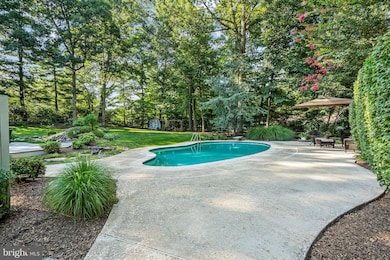 10332 Eclipse Ln, Great Falls, VA 22066 - photo 5