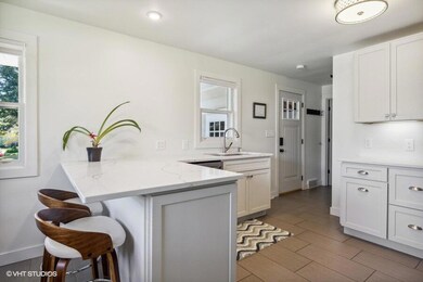 07_123EJeffersonSt_5_Kitchen_LowRes