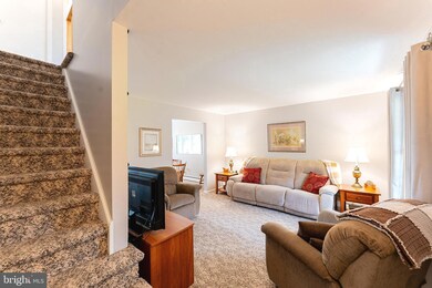 1036 Edgewood Dr, Pottstown, PA 19464 - photo 3