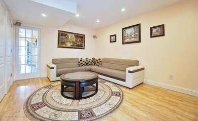 (4) FAMILY ROOM