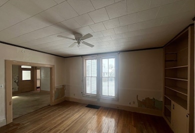 305 W Main St, Oakland, IL 61943 - photo 4