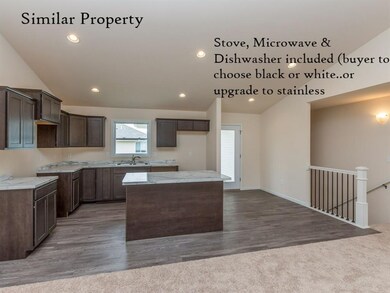 Kitchen w/Breakfast Bar