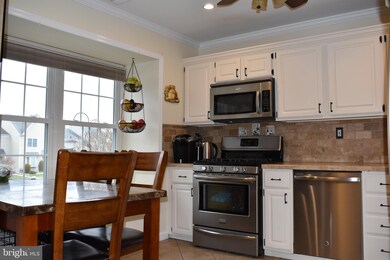 421 Snowflake Cir, Norristown, PA 19403 - photo 4