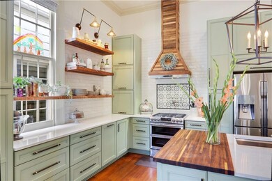 2364 Laurel St, New Orleans, LA 70130 - photo 4