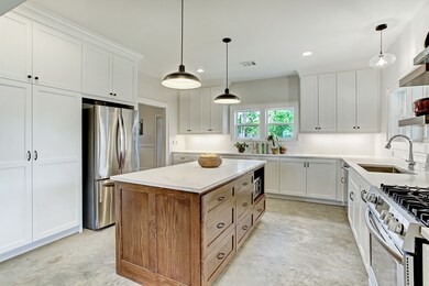 211 Fairbanks St, Houston, TX 77009 - photo 7