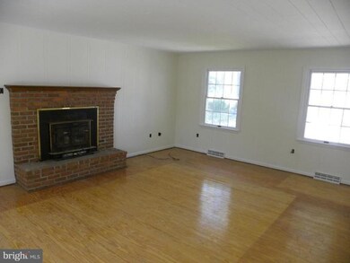 1228 Lossing Ave, Colonial Beach, VA 22443 - photo 4