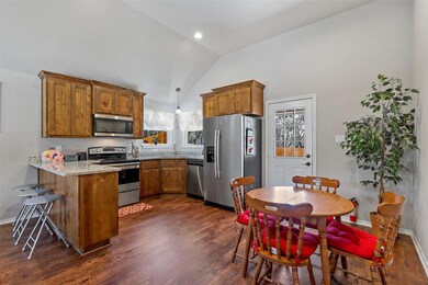 1519 Corona Dr, Granbury, TX 76048 - photo 4