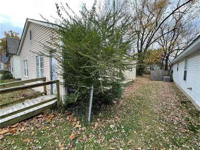 218 N 5th St, Rogers, AR 72756 - photo 2