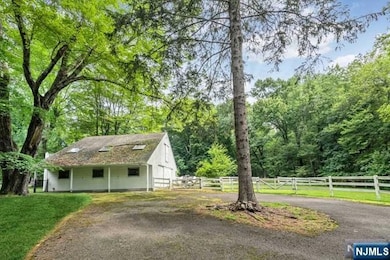 25 Ackerman Rd, Saddle River, NJ 07458 - photo 4