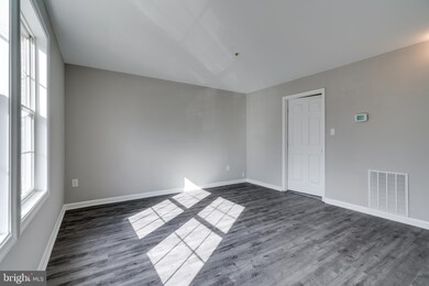 8608 Chestnut Ridge Dr, Laurel, MD 20707 - photo 4