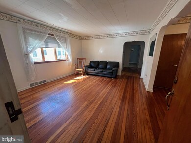 572 N Tyson Ave, Glenside, PA 19038 - photo 2