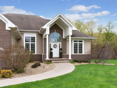 3525 Canterbury Ln, Cedar Rapids, IA 52411 - photo 2