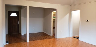 Entry and extra room 8x7