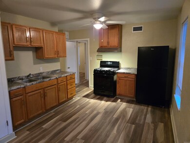 1319 S Houston Ave, Russellville, AR 72801 - photo 4