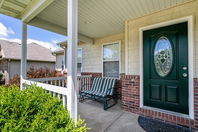 Covered front porch!