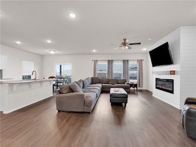 635 Woodcreek Loop, Lowell, AR 72745 - photo 6