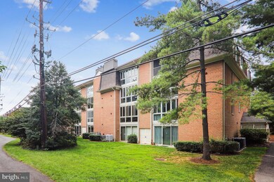 5717 Brewer House Cir unit 102, Rockville, MD 20852 - photo 2