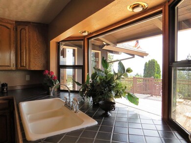 4390 Tami Ln, Central Point, OR 97502 - photo 3